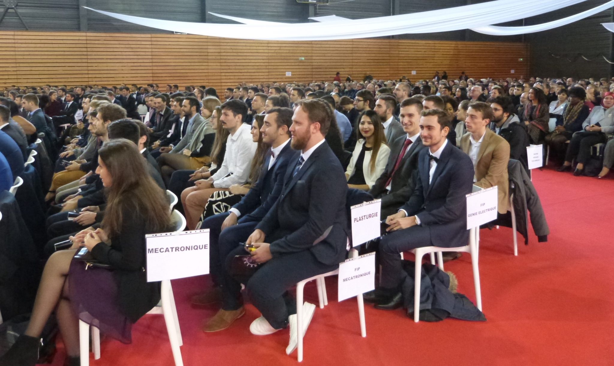 Cérémonie 2019 de remise des diplômes d'ingénieur·e·s INSA 20 plasturgistes à l'honneur Cérémonie 2019 de remise des diplômes d'ingénieur·e·s INSA 20 plasturgistes à l'honneur